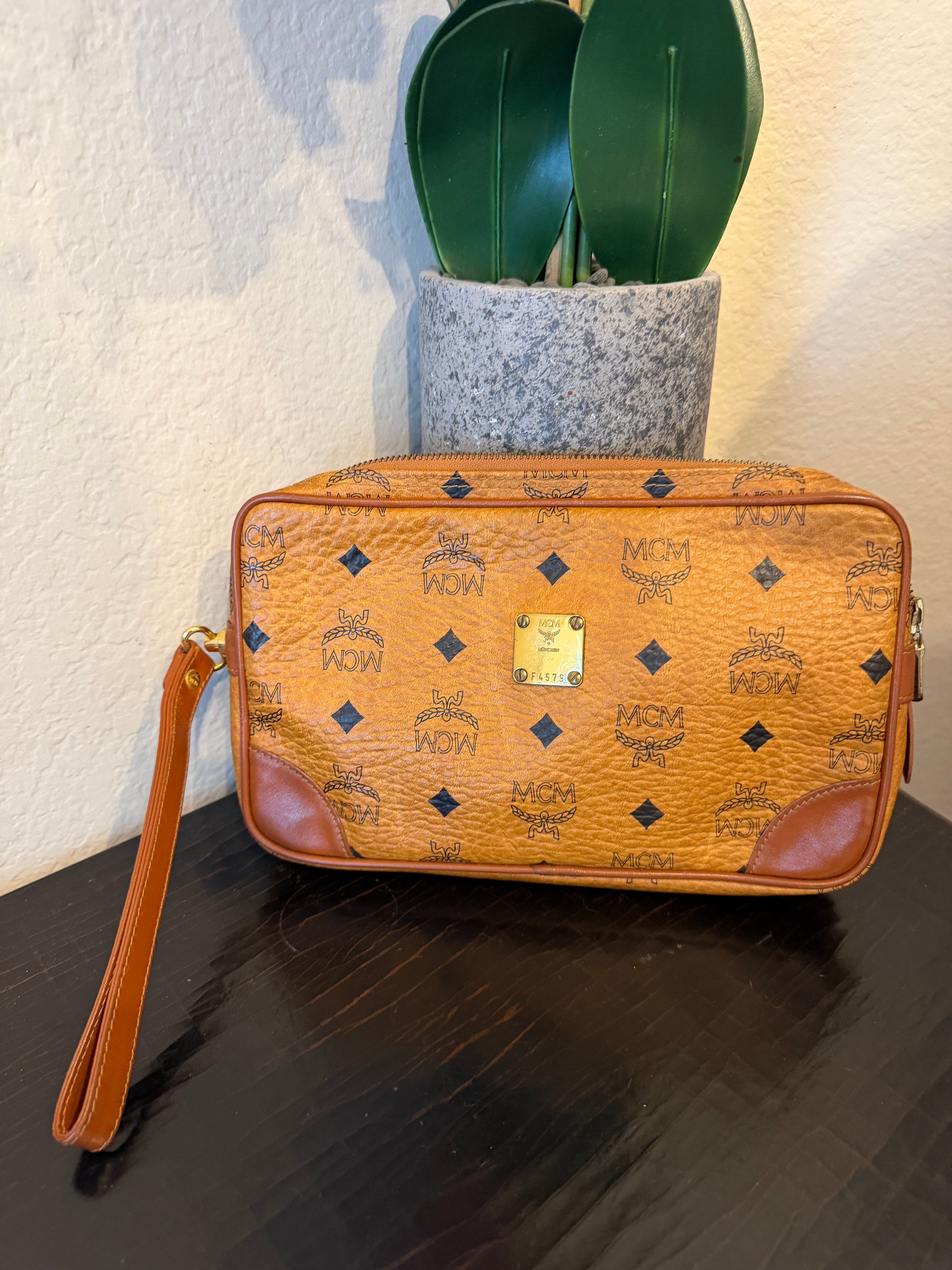 MCM Clutch wristlit with Dustbag